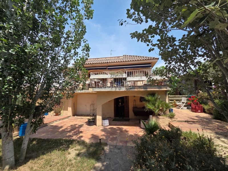 Foto d780d9e8-140d-428e-b212-8ade1eb25917. Casa amb aparcament piscina a Can Rial Esparreguera