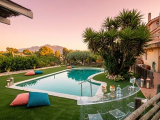 Casa  Carrer de ramon muntaner. Casa con piscina en esparraguera