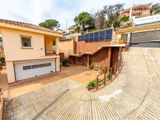 Casa  Camí del bosc. Excepcional villa en badalona