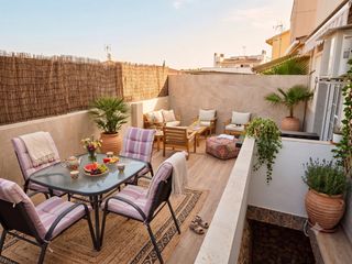Casa  Carrer del riu ebre. Cada renovada con terrazas y garaje en una zona tranquila de vil