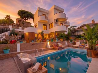 Casa  Carrer formentor. Casas con vistas al mediterráneo en santa susanna