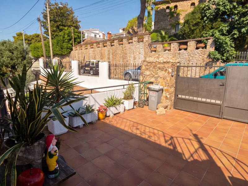 Foto 6989159f-bf46-4bd8-91fd-875e24fa86ab. Casa amb aparcament piscina a Santa Susanna
