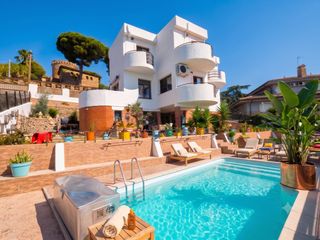 Casa  Carrer formentor. Casas con vistas al mediterráneo en santa susanna