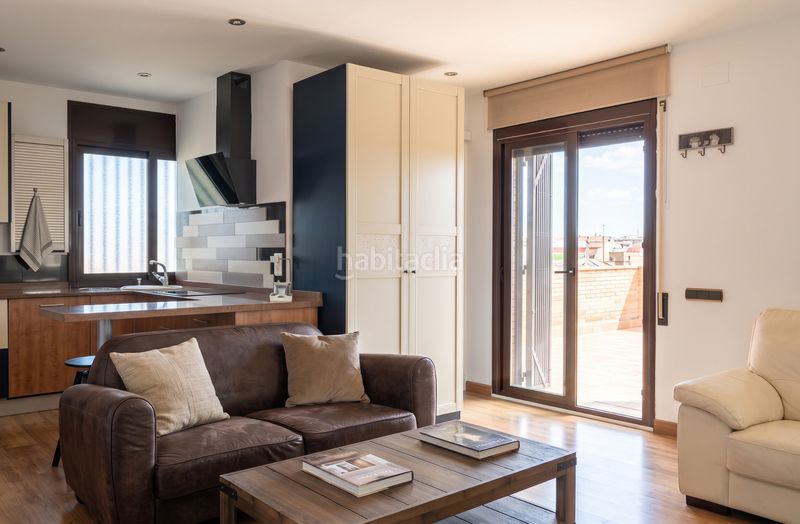 Foto 12b950a9-b545-49db-ac7e-82a1759f16a3. Casa amb aparcament piscina a Torrent Ballester Viladecans