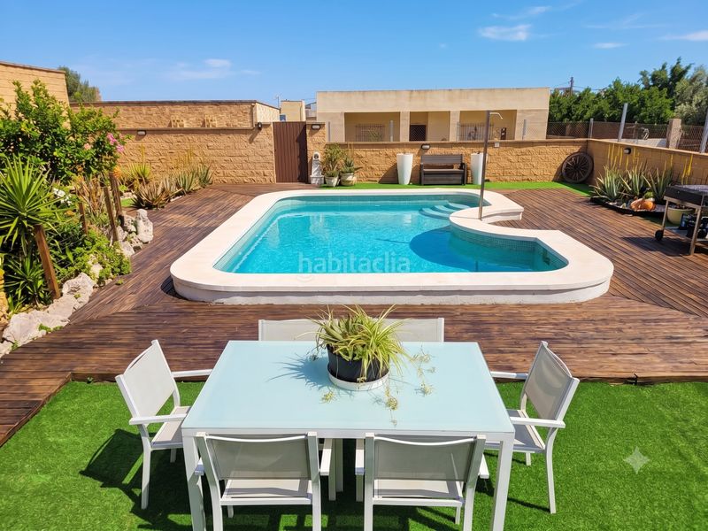 Foto 75f106bb-8503-4dfa-864d-b7c4e92f851e. Casa amb aparcament piscina a Torrent Ballester Viladecans