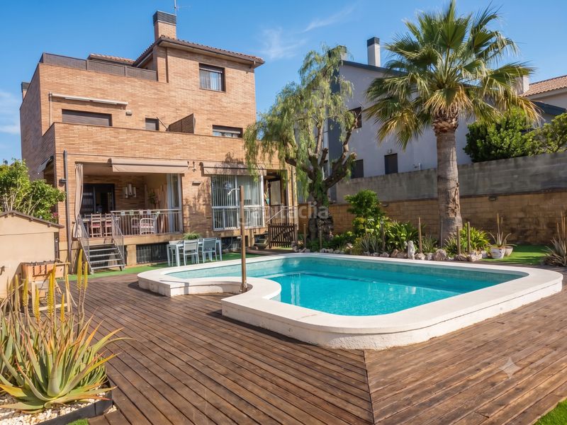 Foto d9c21f59-f346-4931-ac26-a210014ee6af. Casa amb aparcament piscina a Torrent Ballester Viladecans