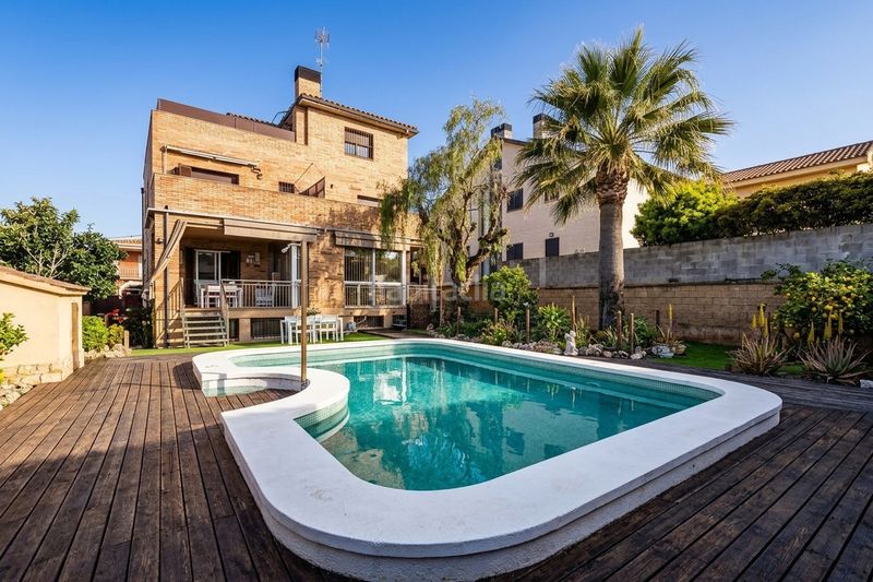Foto fe703843-5504-4abc-b4d7-91b55dac8f63. Casa amb aparcament piscina a Torrent Ballester Viladecans
