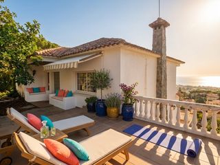 Casa  Carrer verge del remei. Villa con vistas al mar, piscina privada y pista de tenis en pre