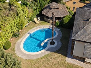 Casa  Carrer pessebre. Espectacular casa independiente con jardín, piscina y bodega en
