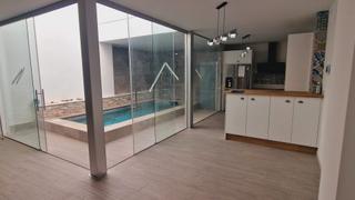 Casa a Calle santas flora y maría 60. ?? casa con piscina y ascensor