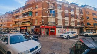 Aparcament cotxe  Calle compositor ramón medina. ??? plaza de garaje con acceso directo a la calle en jesús resca