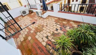 Haus  Plaza poeta juan bernier. ?? casa adosada en san lorenzo – amplitud y comodidad para toda