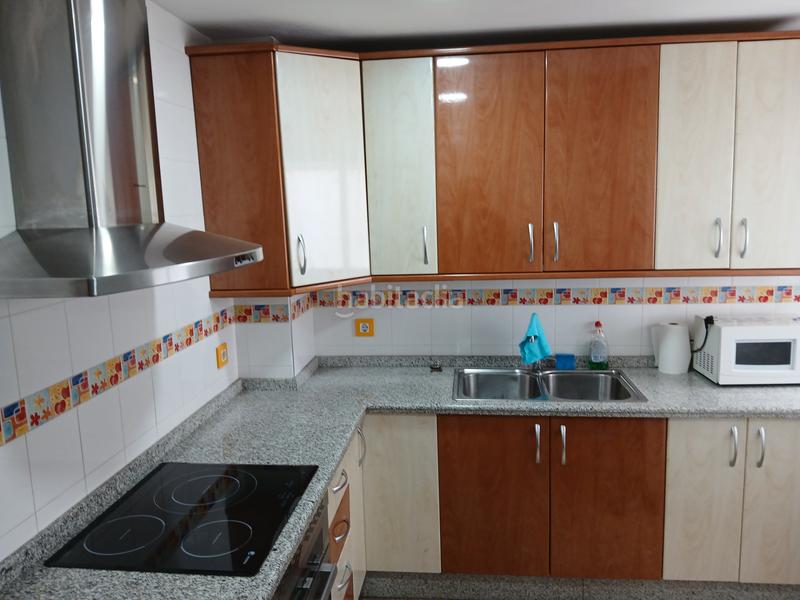 Foto 09aff991-81c2-49bc-a0a3-54f81e956c37. Piso en calle de paco león 4 4 habitaciones y 2 baños junto a deza en Córdoba