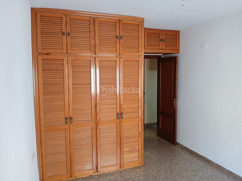Foto 09f1b7d5-57d0-47d9-a67f-c5f8fbc4f84f. Piso en calle de paco león 4 4 habitaciones y 2 baños junto a deza en Córdoba