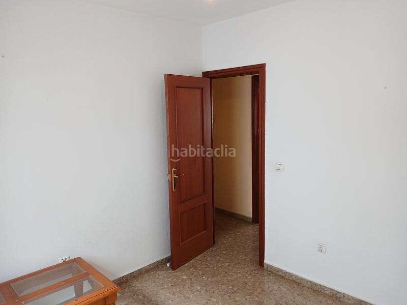 Foto 4c89689d-9cf9-481b-8044-18e8fcf26958. Piso en calle de paco león 4 4 habitaciones y 2 baños junto a deza en Córdoba