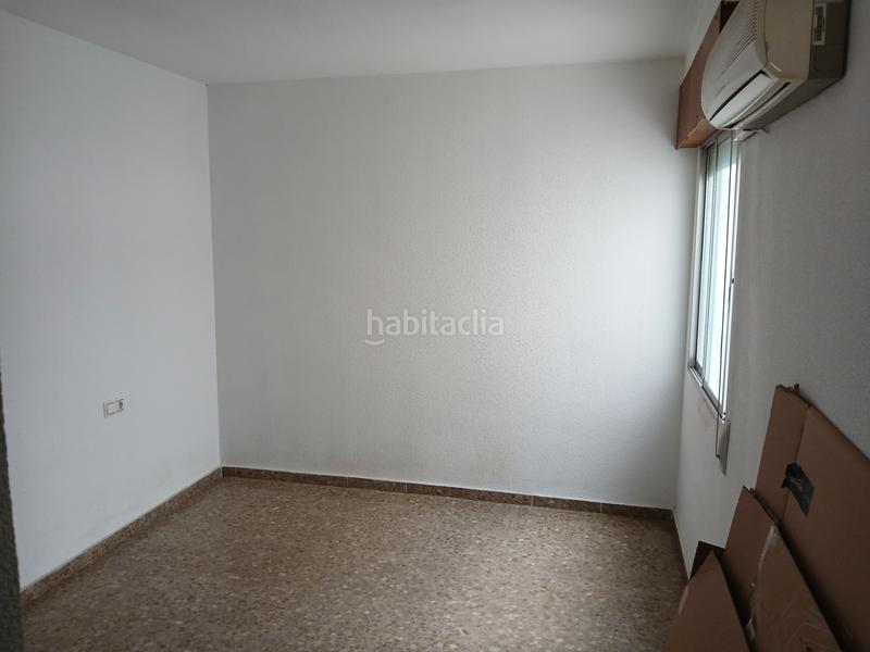 Foto 6d06f8bc-25d7-4629-8b04-9b424fa3f8fa. Piso en calle de paco león 4 4 habitaciones y 2 baños junto a deza en Córdoba