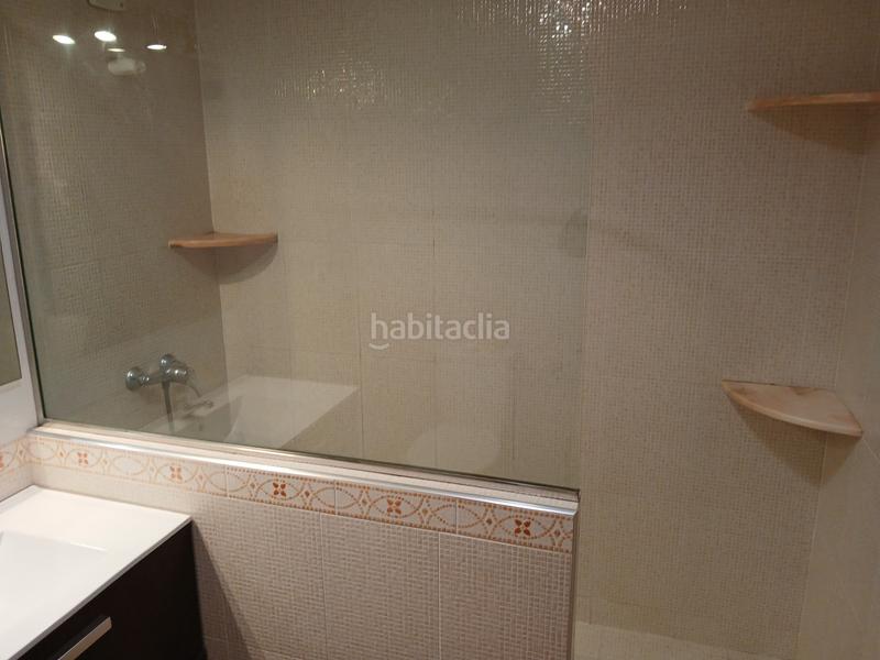 Foto b583da2b-4ab1-4ef8-adf6-03258bcfd906. Piso en calle de paco león 4 4 habitaciones y 2 baños junto a deza en Córdoba