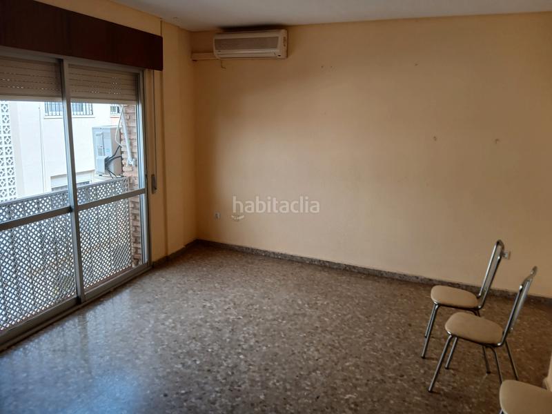 Foto bf426cdd-1567-41c3-9301-8abad9a99dd1. Piso en calle de paco león 4 4 habitaciones y 2 baños junto a deza en Córdoba