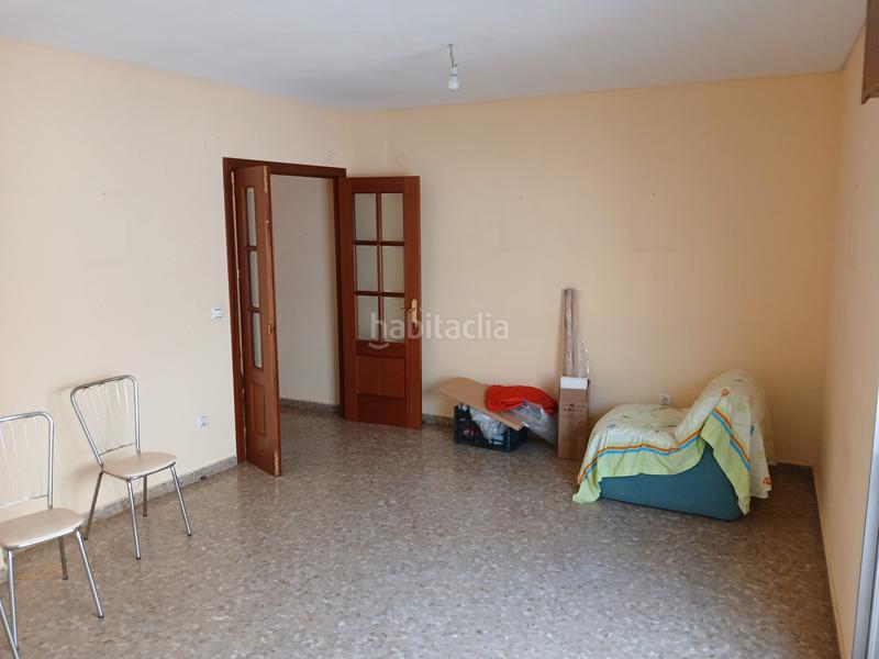 Foto c0260b65-1d8e-4d3e-8457-1f0505f941f4. Piso en calle de paco león 4 4 habitaciones y 2 baños junto a deza en Córdoba