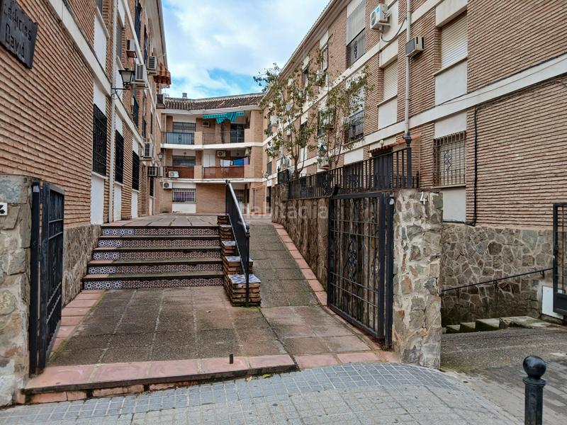 Foto f08eb31d-4b47-4fbe-b5bb-db795640c45f. Piso en calle de paco león 4 4 habitaciones y 2 baños junto a deza en Córdoba