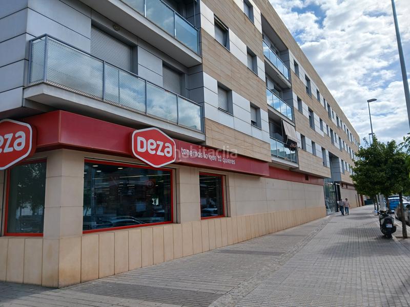 Foto f5606a87-d09d-4aa8-bcc9-e833b0603741. Piso en calle de paco león 4 4 habitaciones y 2 baños junto a deza en Córdoba