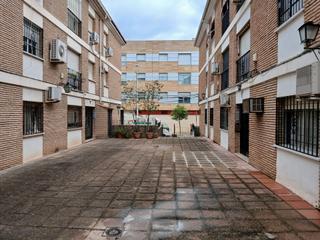 Pis a Calle de paco len 4. 4 habitaciones y 2 baos junto a deza