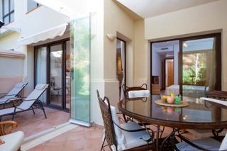 Apartamento en Pueblo del rio 6. Precioso apartamento en planta baja con jardín y terraza en río