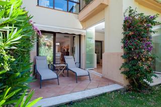 Apartamento en Pueblo del rio 6. Precioso apartamento en planta baja con jardín y terraza en río