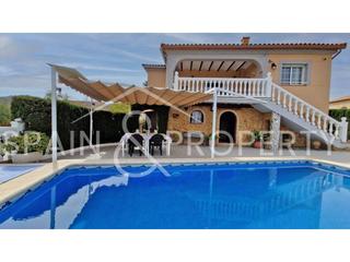 Chalet à Turís. Chalet en venta en suelo urbano en turís