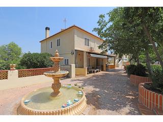 Chalet à Turís. Chalet a la venta en suelo urbano en turís, valencia