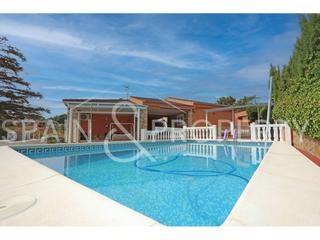 Chalet in Turís. Chalet a la venta en suelo urbano en turís, valencia.