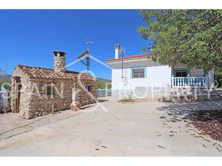Chalet in Llombai. Chalet a la venta en suelo rústico en llombai, valencia.