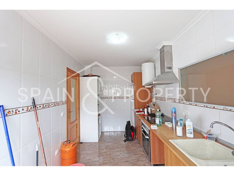 Foto be9cf248-fa44-4e67-82f1-220116a7c8e5. Casa adossada amb aparcament a Montroi / Montroy