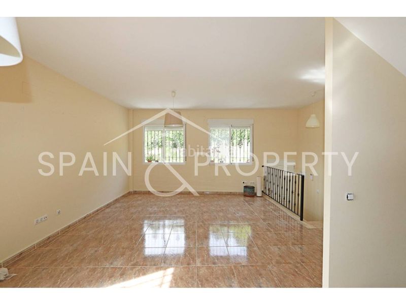 Foto f764f303-9139-4cdb-a6c7-864ad0d8c436. Casa adossada amb aparcament a Montroi / Montroy