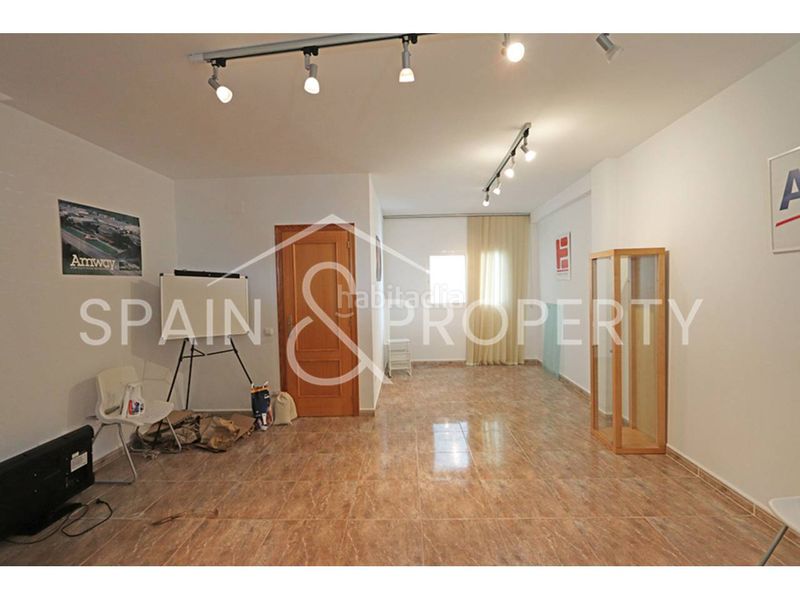 Foto f852a773-b991-4096-958d-013a3c4b27ab. Casa adossada amb aparcament a Montroi / Montroy