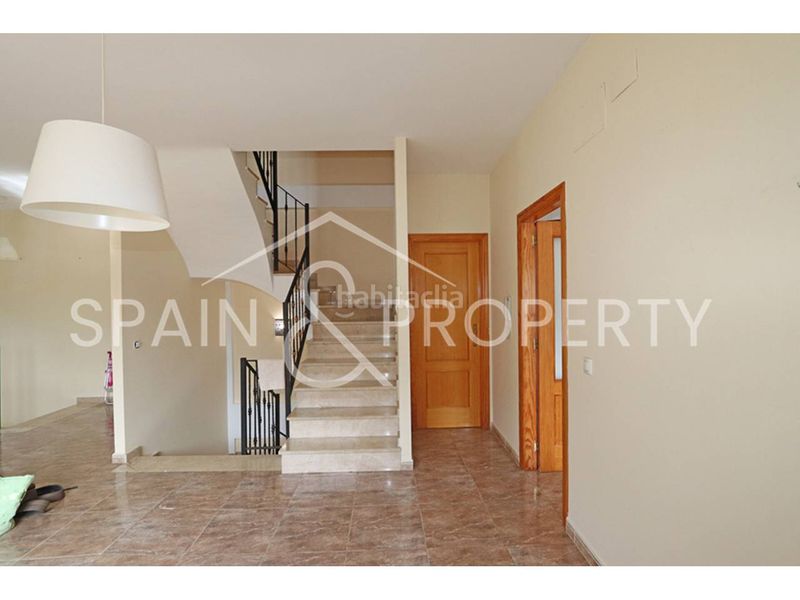 Foto fa6a2e1d-6436-4f52-a50d-0a0c5a0fe036. Casa adossada amb aparcament a Montroi / Montroy