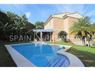 Xalet a Sierra Perenchiza-Cumbres de Calicanto-Sto Domingo. Chalet en venta en suelo urbano en calicanto, valencia