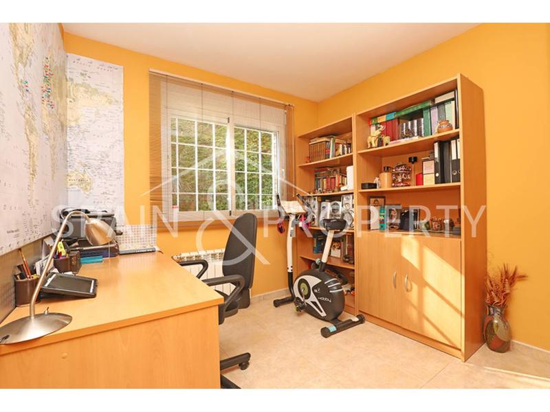 Foto cc93fa0b-235b-4793-884c-603558a541c6. Chalet con riscaldamento parcheggio piscina in Sierra Perenchiza-Cumbres de Calicanto-Sto Domingo Chiva