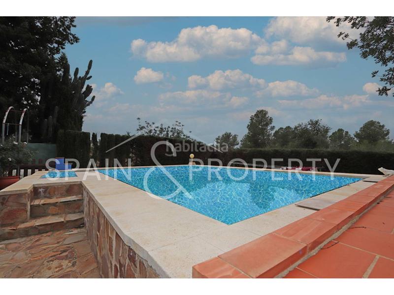 Foto 99acb3f1-ba96-4c17-9ee7-4deb6d8c4e98. Chalet con riscaldamento piscina in Real de Montroi