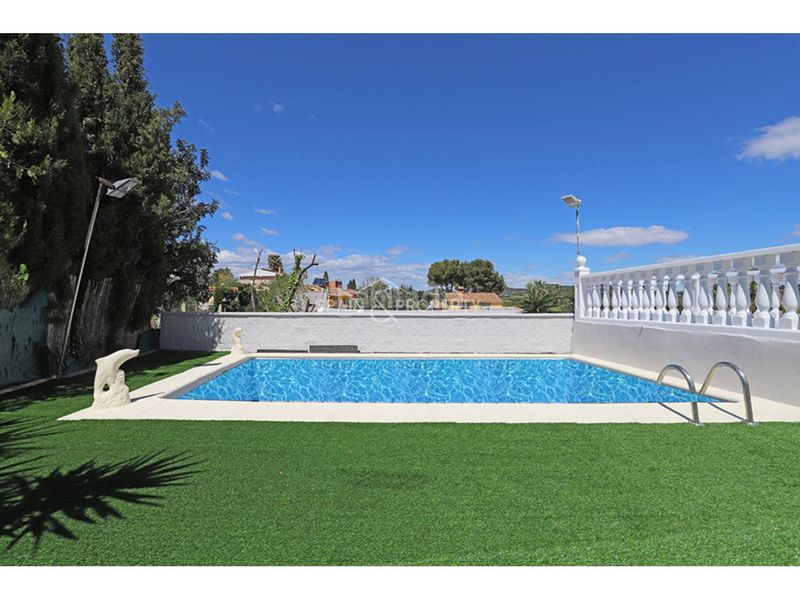 Foto c617c3eb-56ad-4262-99c3-35541e9a2123. Xalet amb aparcament piscina a Montroi / Montroy
