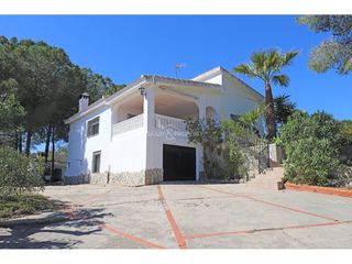 Xalet a Monserrat. Chalet a la venta en suelo rústico en montserrat, valencia