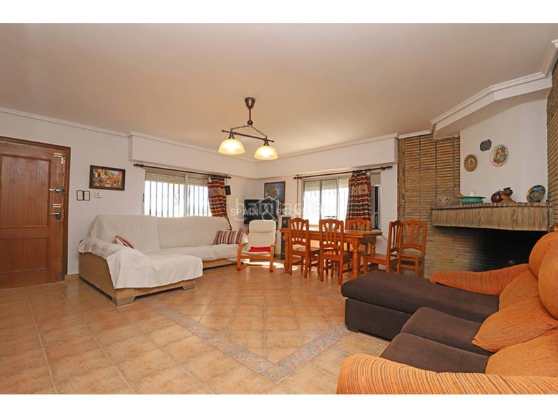 Foto 9a0fed1d-5349-444a-b569-9b1d9aa9f923. Xalet amb aparcament piscina a Monserrat