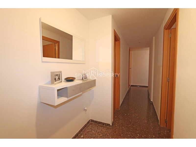 Foto b82aaf4a-23af-4f8c-8c4c-9b20ea2618fd. Pis amb aparcament a Montroi / Montroy