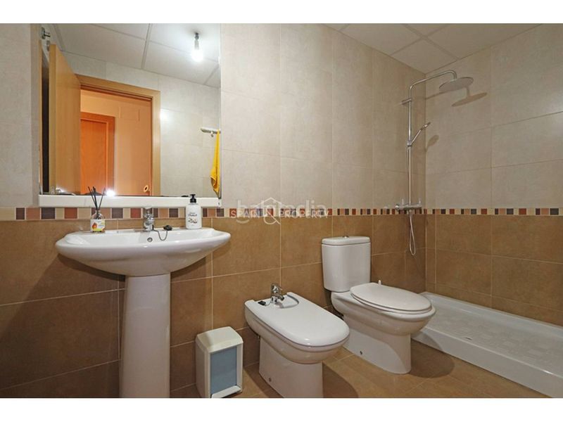 Foto c5b14913-9922-4736-ae9c-19d14921c81d. Pis amb aparcament a Montroi / Montroy