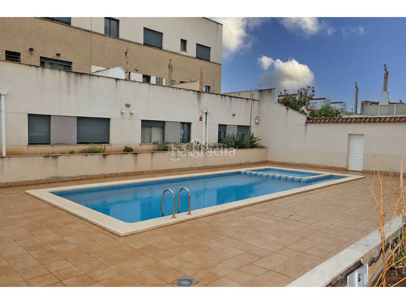 Foto d486df44-1f0f-46f1-805a-f20b2b63986d. Pis amb aparcament piscina a Monserrat