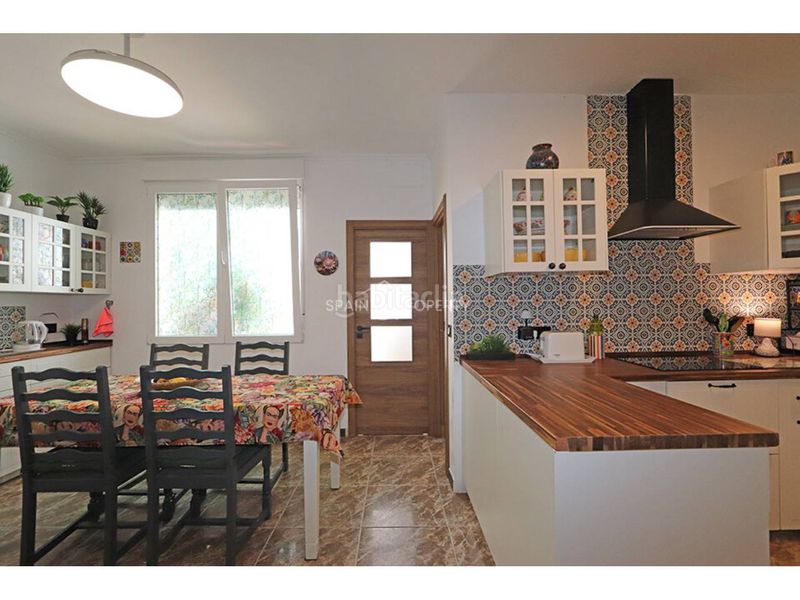 Foto e67790fc-2eea-47d0-80cd-f0bb9f0079f1. Casa a Montroi / Montroy