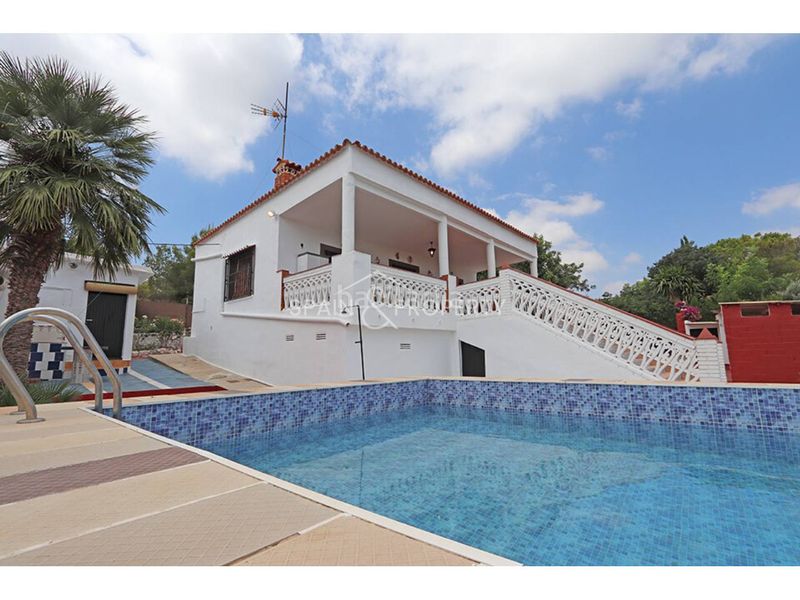 Foto be0f730b-e3e4-4088-963c-d7a5d40621b3. Xalet amb aparcament piscina a Monserrat