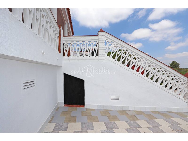 Foto edd4f852-5eee-461c-9256-8d9fc44055ee. Xalet amb aparcament piscina a Monserrat