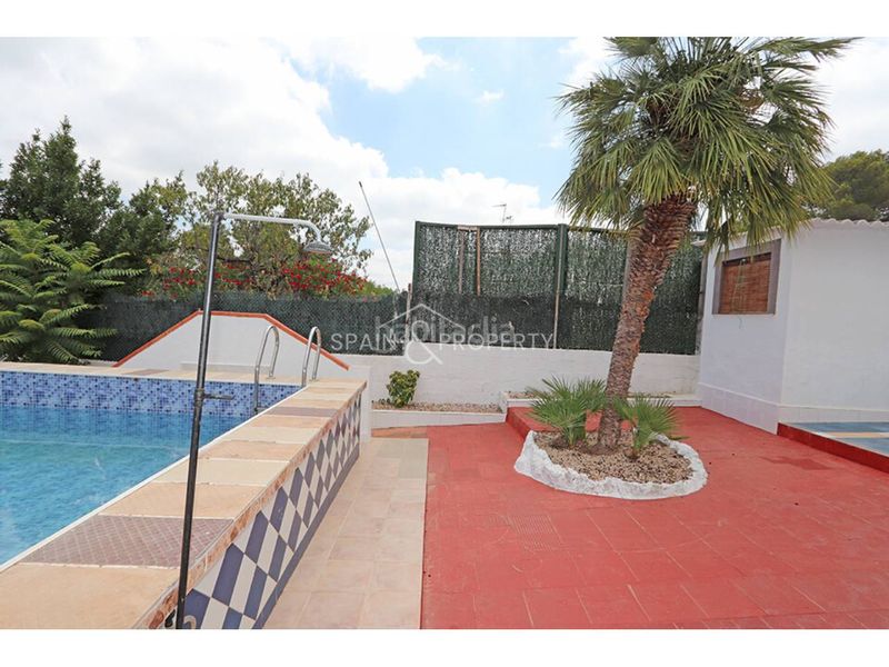 Foto f2d3c920-34ba-453f-b51b-6f889c181a93. Xalet amb aparcament piscina a Monserrat