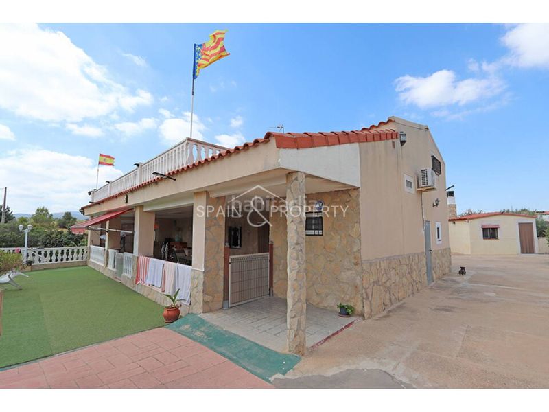 Foto 00152ca8-7c2a-466b-9c95-b7646f57595a. Masia amb aparcament piscina a Montroi / Montroy